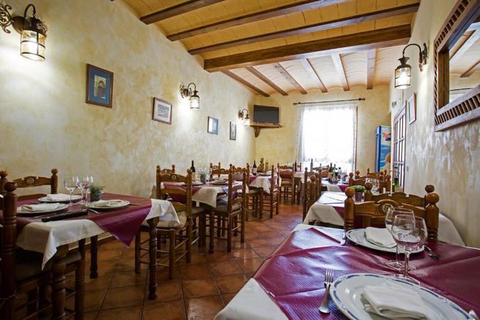 Imagen del bar/restaurante del Hostal Rural Santa B&aacute;rbara. Foto 3