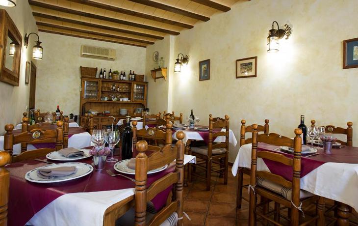 Imagen del bar/restaurante del Hostal Rural Santa B&aacute;rbara. Foto 4