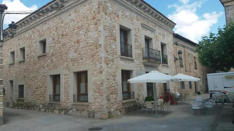 Imagen de los exteriores del Hostal Rural Santa B&aacute;rbara. Foto 11