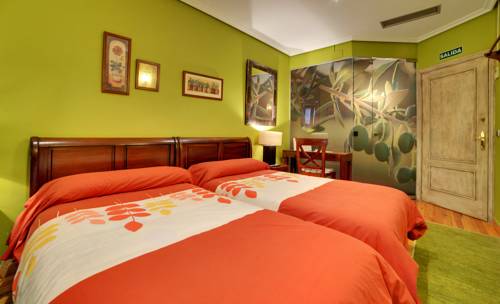 Imagen de la habitación del Hostal Rural Txapi Txuri. Foto 2