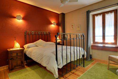 Imagen de la habitación del Hostal Rural Txapi Txuri. Foto 7