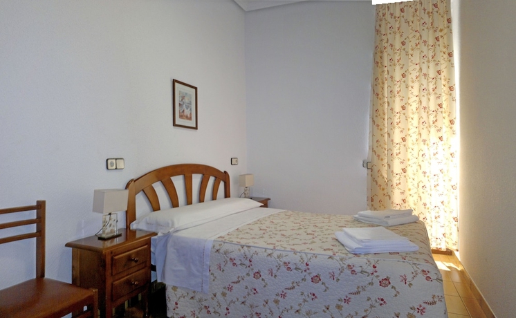 Imagen de la habitación del Hostal San Antonio, Barrio de las Letras. Foto 6