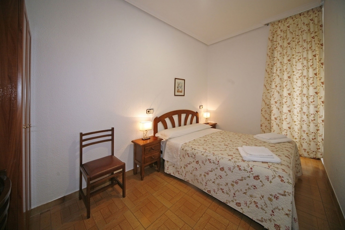 Imagen de la habitación del Hostal San Antonio, Barrio de las Letras. Foto 8
