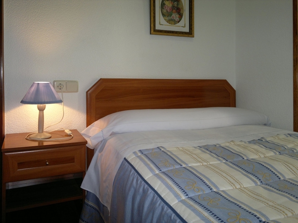 Imagen de la habitación del Hostal San Antonio, Barrio de las Letras. Foto 10