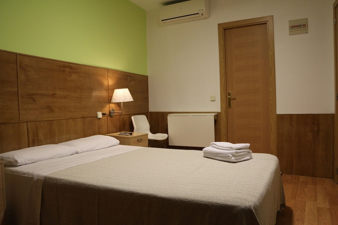 Imagen de la habitación del Hostal San Blas, Atocha. Foto 5