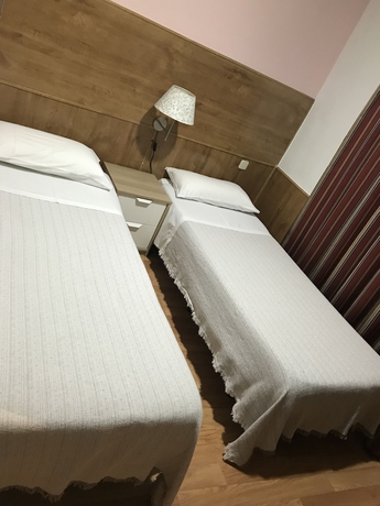 Imagen de la habitación del Hostal San Blas, Atocha. Foto 8