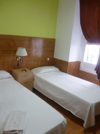 Imagen de la habitación del Hostal San Blas, Atocha. Foto 9