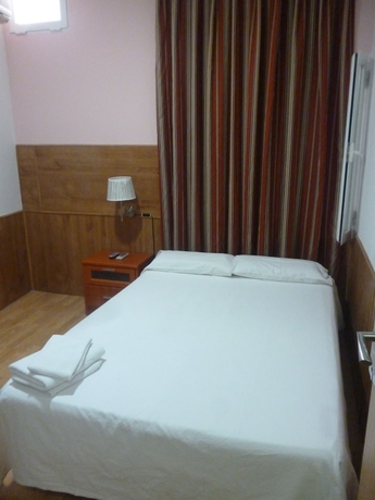 Imagen de la habitación del Hostal San Blas, Atocha. Foto 11