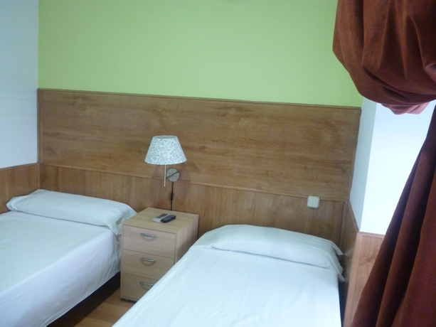 Imagen de la habitación del Hostal San Blas, Atocha. Foto 12