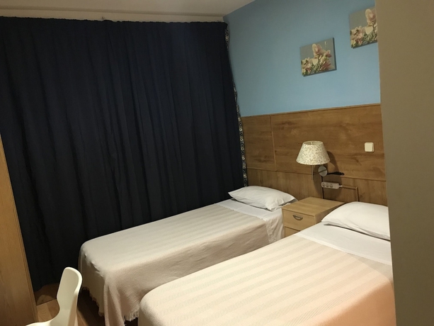 Imagen de la habitación del Hostal San Blas, Atocha. Foto 16