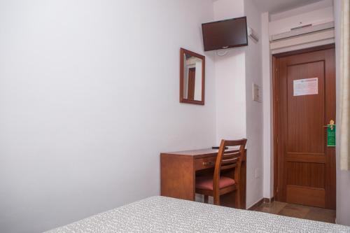 Imagen de la habitación del Hostal San Cayetano. Foto 8