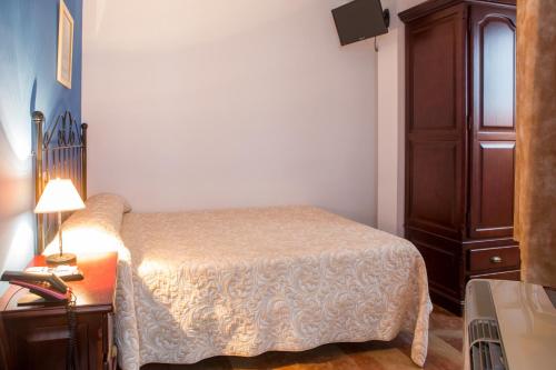 Imagen de la habitación del Hostal San Cayetano. Foto 10