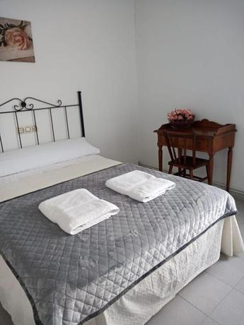 Imagen de la habitación del Hostal San Cristobal en Pontedeume. Foto 3