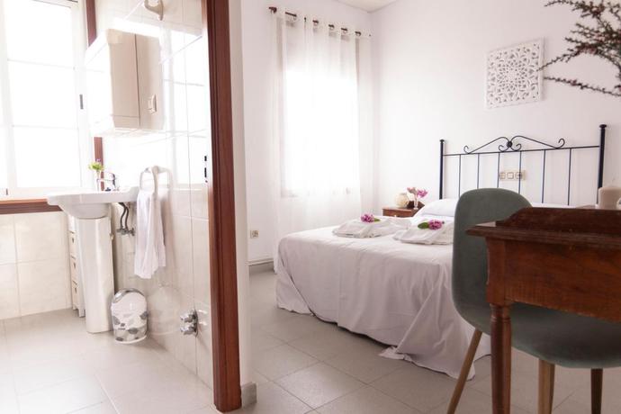 Imagen de la habitación del Hostal San Cristobal en Pontedeume. Foto 4