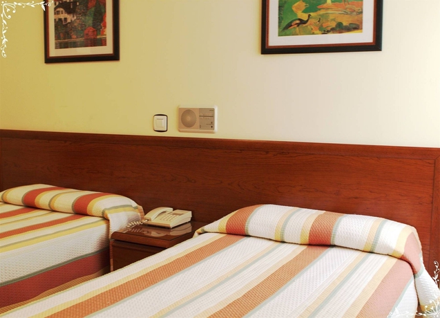 Imagen de la habitación del Hostal San Glorio, Santander. Foto 2