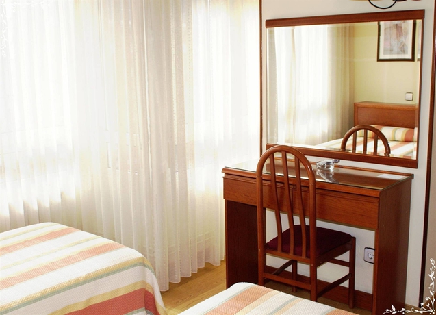 Imagen de la habitación del Hostal San Glorio, Santander. Foto 6