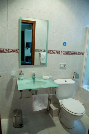 Imagen de la habitación del Hostal San Isidro, Centro de Madrid. Foto 7