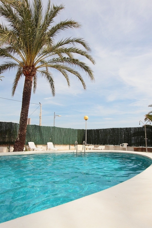 Imagen de la piscina del Hostal San Juan, Campello. Foto 12