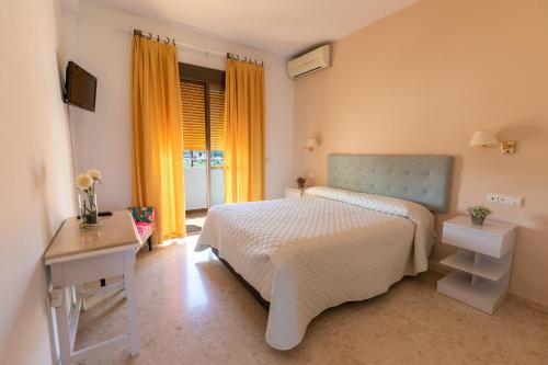 Imagen de la habitación del Hostal San Luis, Almodovar del Rio. Foto 9