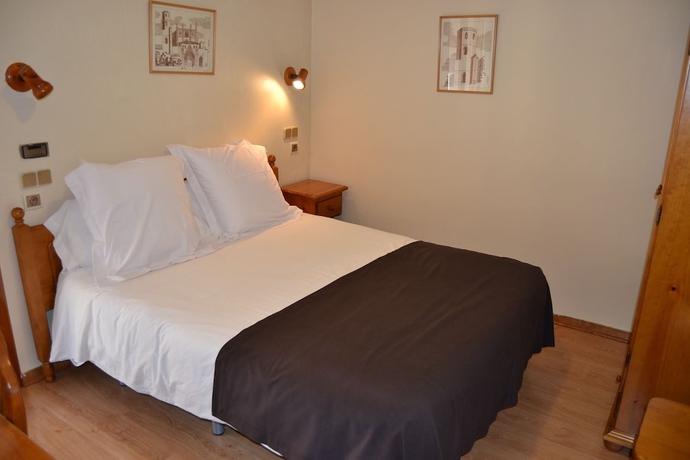 Imagen de la habitación del Hostal San Marcos, Huesca. Foto 5