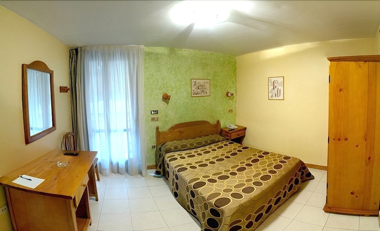 Imagen de la habitación del Hostal San Marcos, Huesca. Foto 6