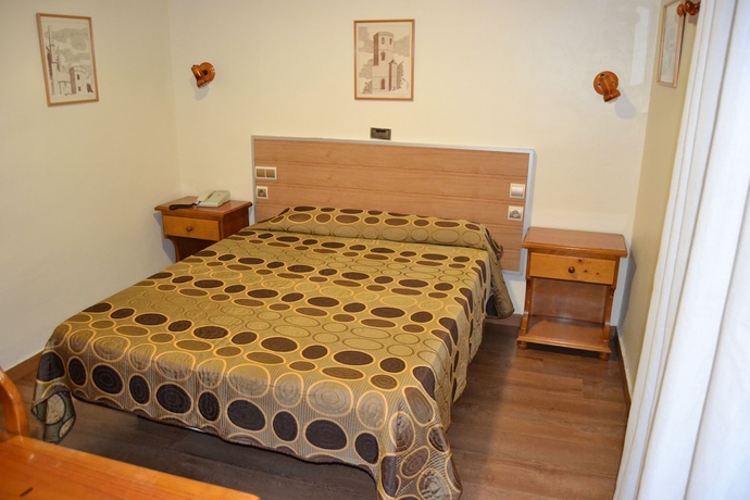 Imagen de la habitación del Hostal San Marcos, Huesca. Foto 8
