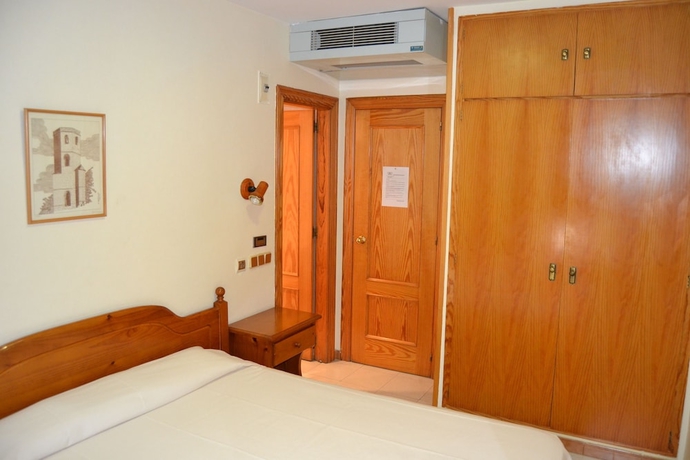 Imagen de la habitación del Hostal San Marcos, Huesca. Foto 14