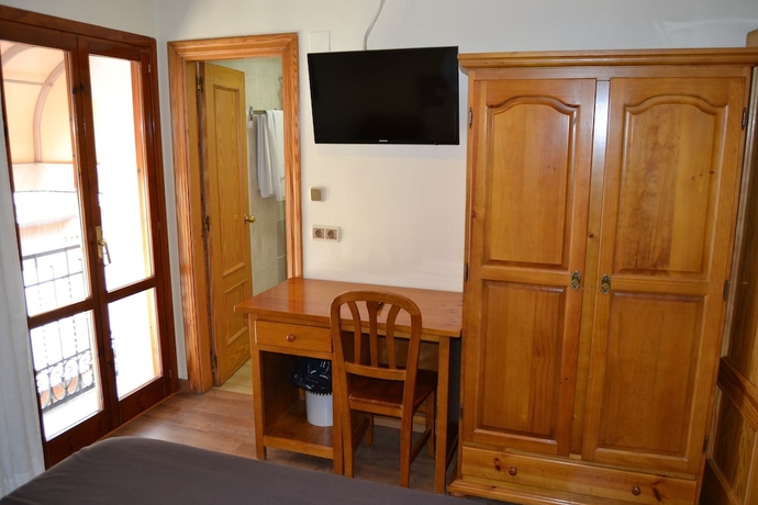 Imagen de la habitación del Hostal San Marcos, Huesca. Foto 16