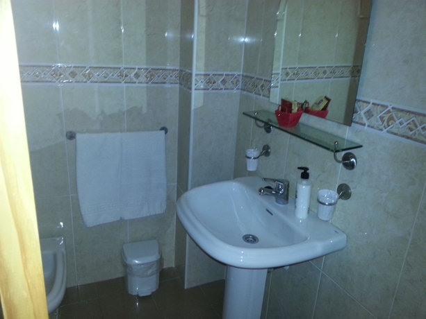 Imagen de la habitación del Hostal San Miguel, Nerja. Foto 7