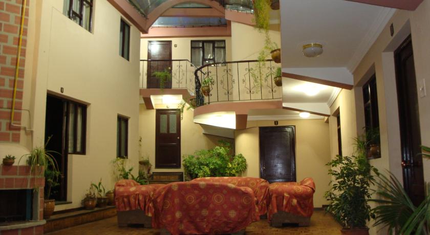 Imagen de los interiores del Hostal San Pedro Velmont. Foto 8