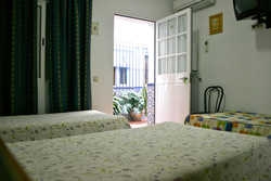 Imagen de la habitación del Hostal San Ramon, Marbella. Foto 2