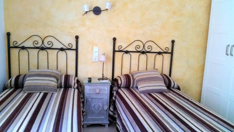 Imagen de la habitación del Hostal San Sebastián Almuñecar. Foto 6