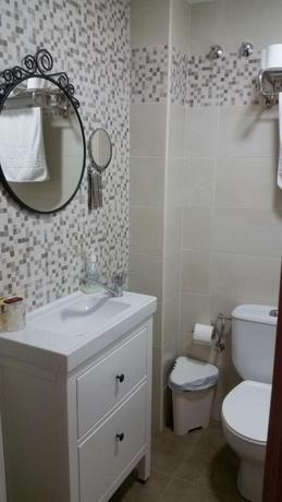 Imagen de la habitación del Hostal San Sebastián Almuñecar. Foto 8
