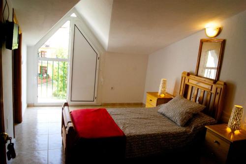 Imagen de la habitación del Hostal Sango Sierra de las Nieves. Foto 3