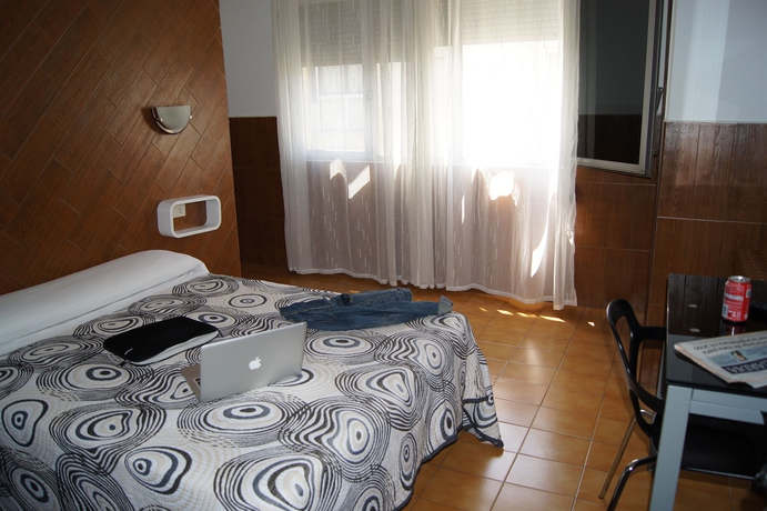 Imagen de la habitación del Hostal Sanmar. Foto 9