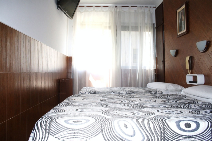 Imagen de la habitación del Hostal Sanmar. Foto 16
