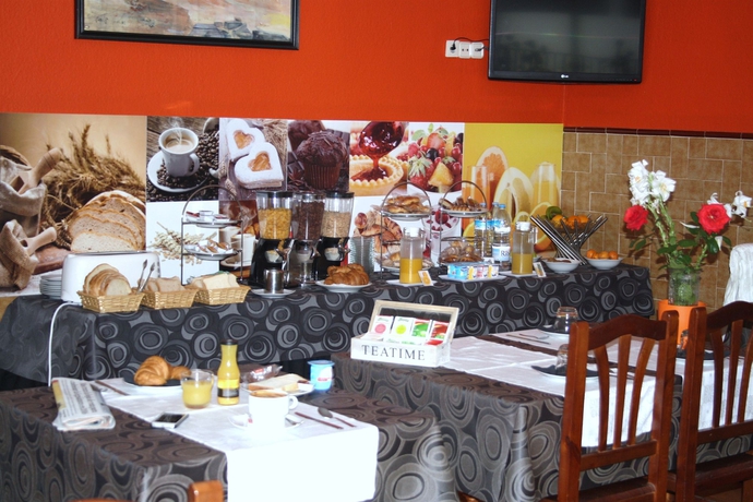 Imagen del bar/restaurante del Hostal Sanmar. Foto 6