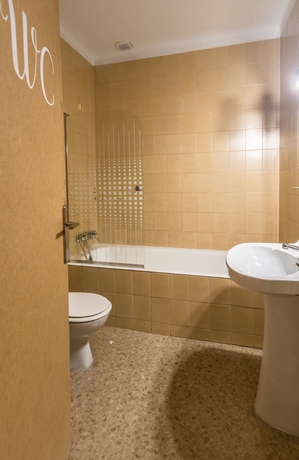 Imagen de la habitación del Hostal Sant Miquel. Foto 10