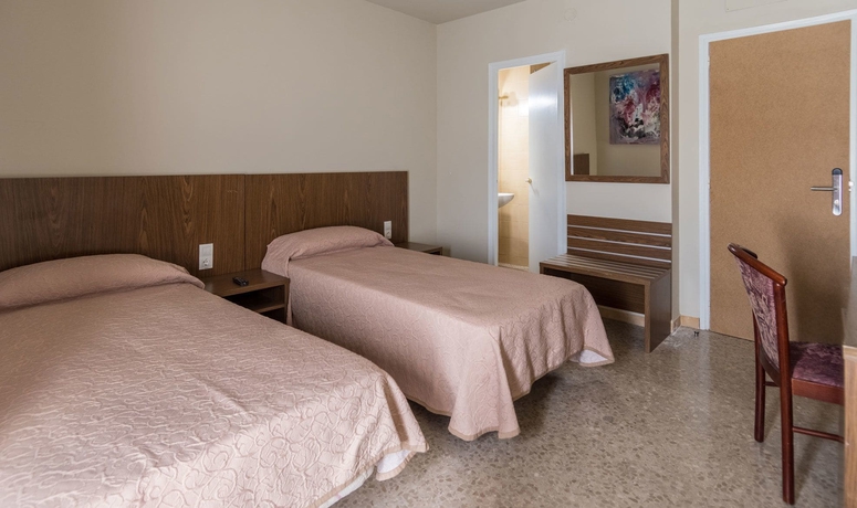 Imagen de la habitación del Hostal Sant Miquel. Foto 12