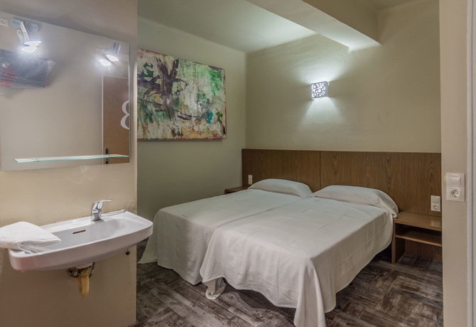 Imagen de la habitación del Hostal Sant Miquel. Foto 13