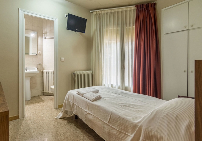 Imagen de la habitación del Hostal Sant Miquel. Foto 16
