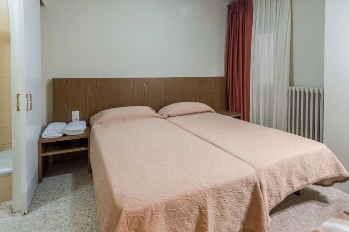 Imagen de la habitación del Hostal Sant Miquel. Foto 18