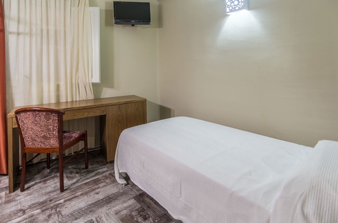 Imagen de la habitación del Hostal Sant Miquel. Foto 19
