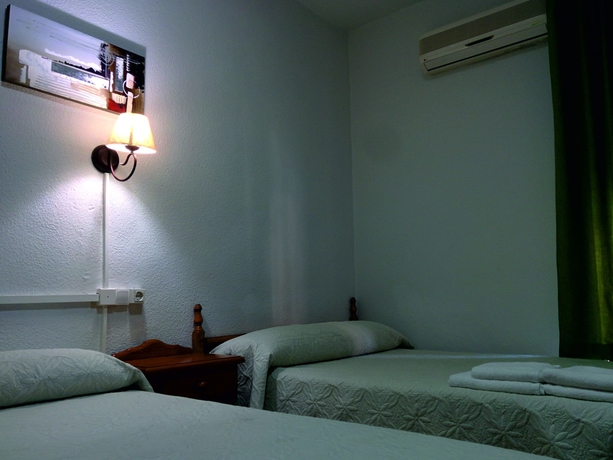 Imagen de la habitación del Hostal Santa Bárbara, Toledo. Foto 7