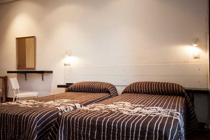 Imagen de la habitación del Hostal Santa Barbara, Chamberí. Foto 4