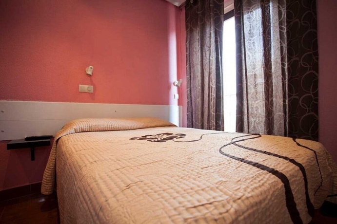 Imagen de la habitación del Hostal Santa Barbara, Chamberí. Foto 6