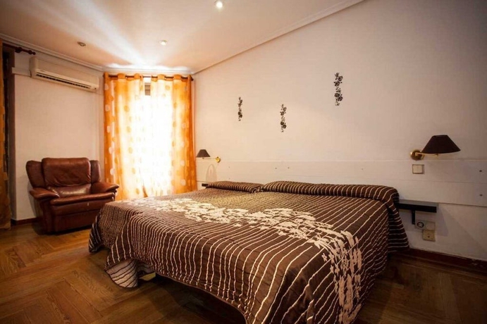 Imagen de la habitación del Hostal Santa Barbara, Chamberí. Foto 8