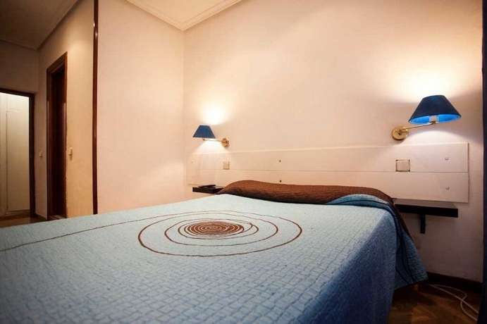 Imagen de la habitación del Hostal Santa Barbara, Chamberí. Foto 10