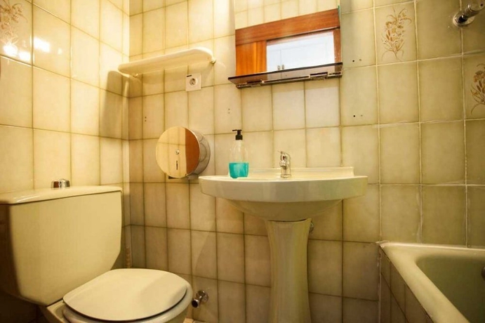 Imagen de la habitación del Hostal Santa Barbara, Chamberí. Foto 16