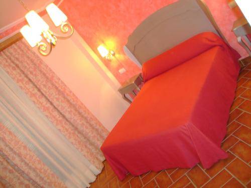 Imagen de la habitación del Hostal Santa Cruz, Los Palacios y Villafranca. Foto 5